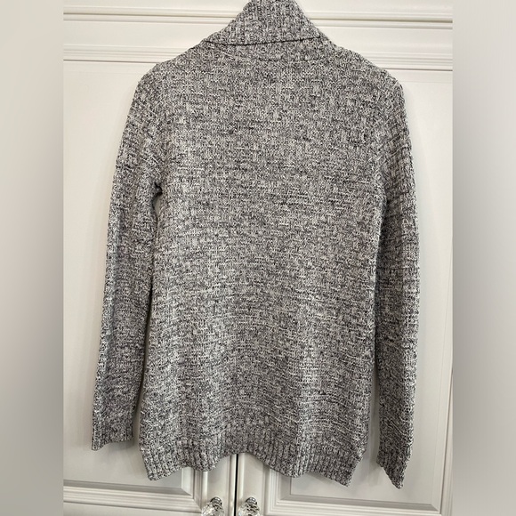 Hilary Radley Women’s Size Small Cowl Neck Sweater Grey Black Vents at Hips - Picture 7 of 10